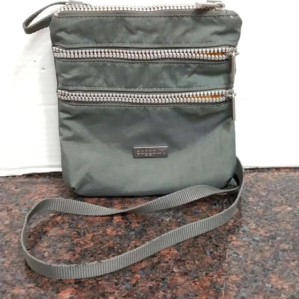 Baggallini Crossbody Hipster...EUC
